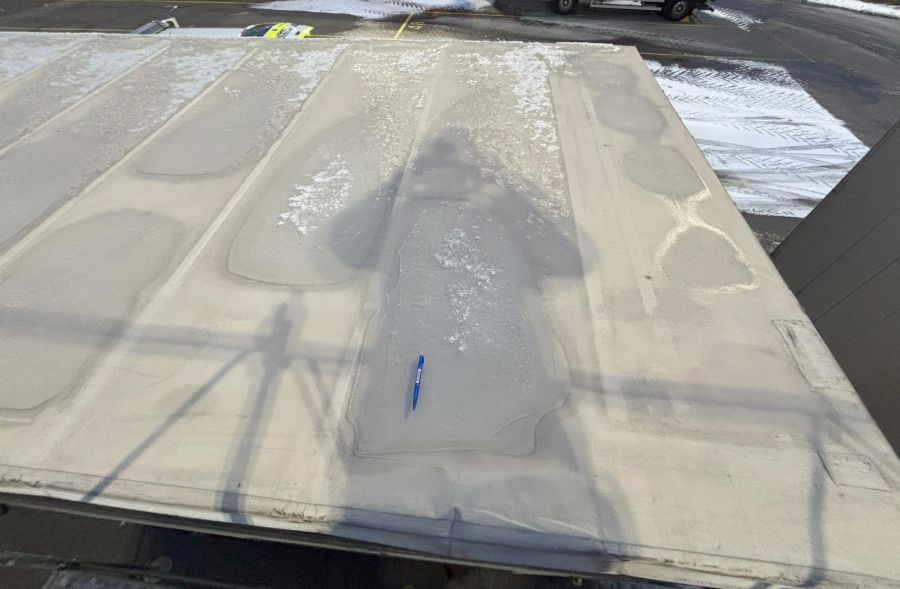 Eis auf Fahrzeugdach