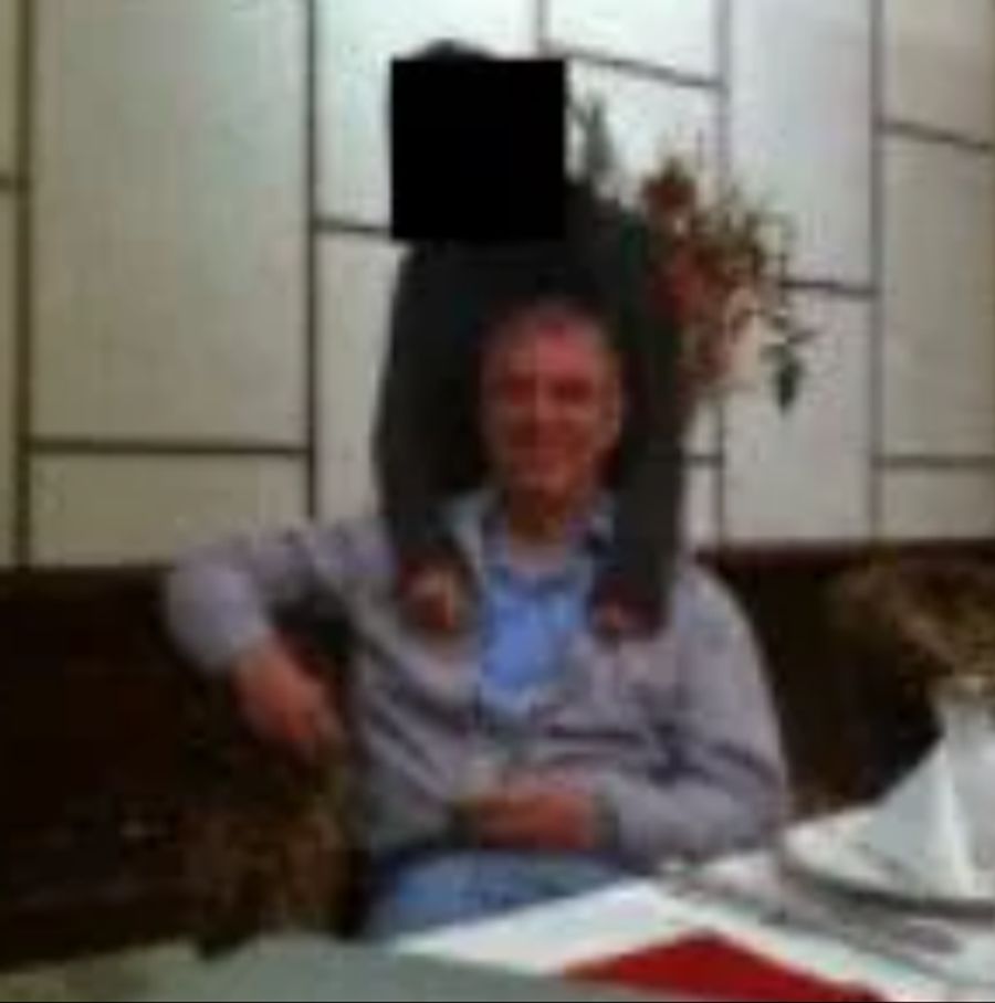 Der Mann auf den Bildern ähnelt dem Skandal-Royal stark.