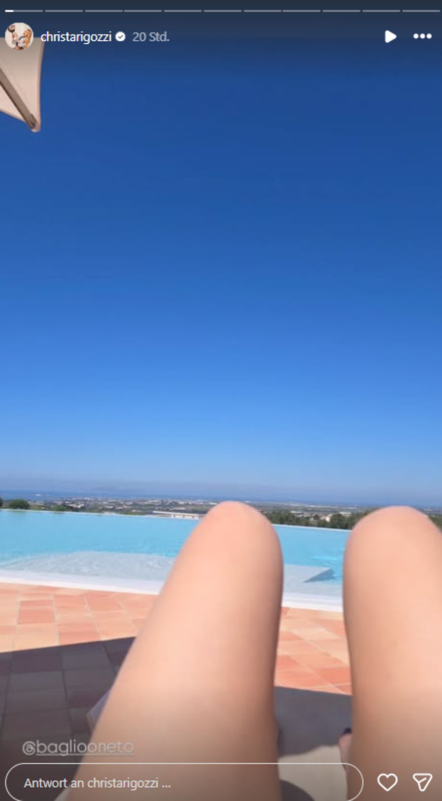 Die Moderatorin tankt Sonne auf Sizilien.