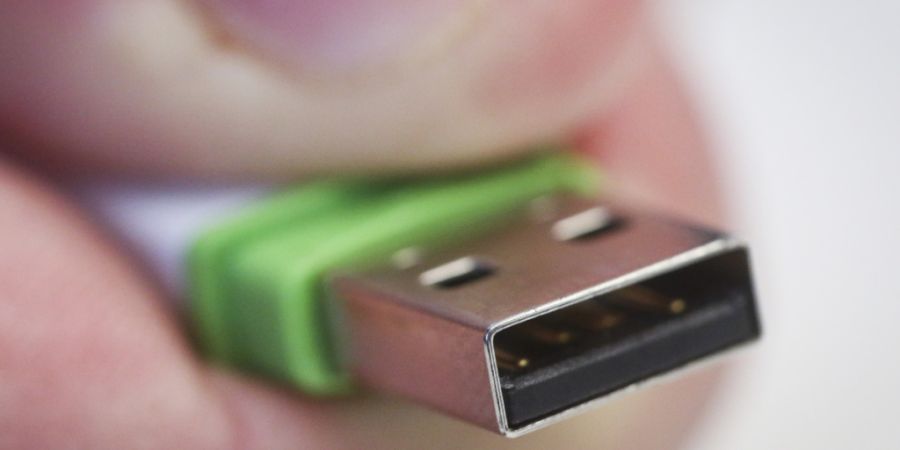 An einer Medienkonferenz gelangte in Appenzell Innerrhoden ein USB-Stick mit sensiblen Daten an einen Journalisten. (Symbolbild)