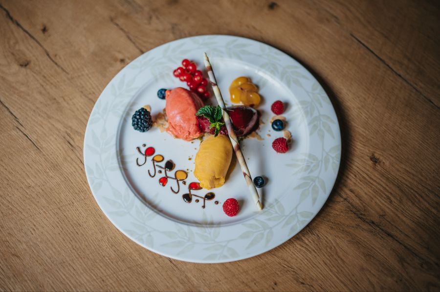 Auch diese farbenfrohe Dessert-Kreation überzeugt.