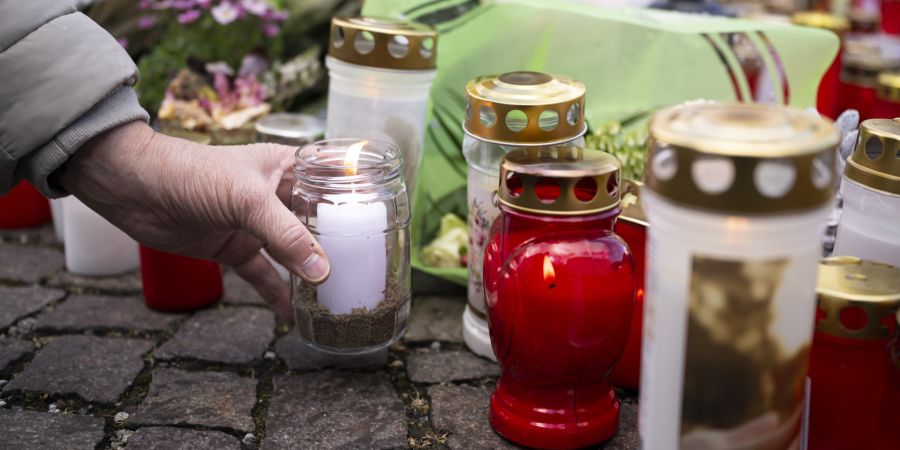 Ein Passagier hatte sich zuvor selbst angezündet. Insgesamt kamen sechs Menschen ums Leben.