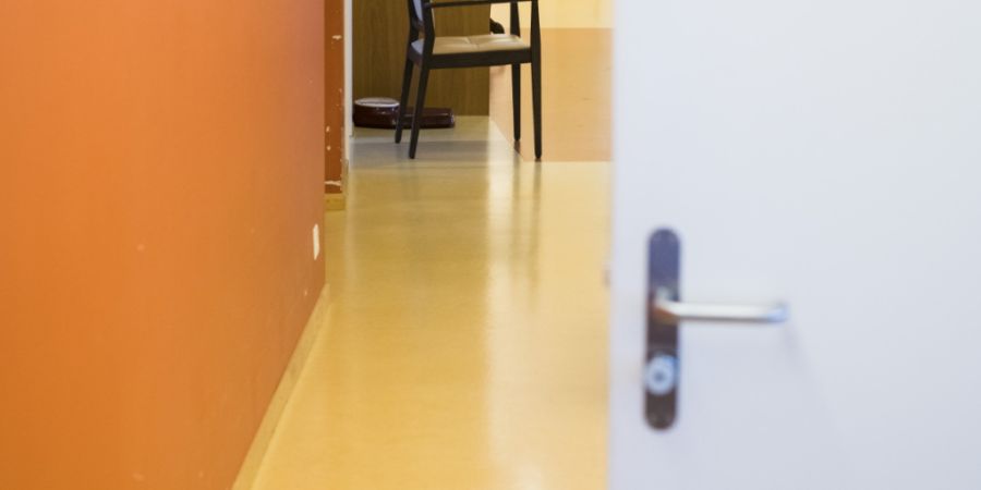 Ein demenzkranker Mann verliess unbemerkt ein Alterszentrum im Kanton Appenzell Innerrhoden, worauf sich ein tragischer Unfall ereignete. (Symbolbild)