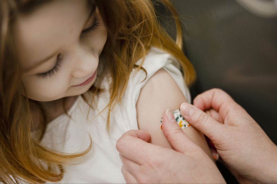 Die Forschenden betonen auch, dass Impfungen nach wie vor der beste Schutz vor Kinderkrankheiten sind. (Symbolbild)