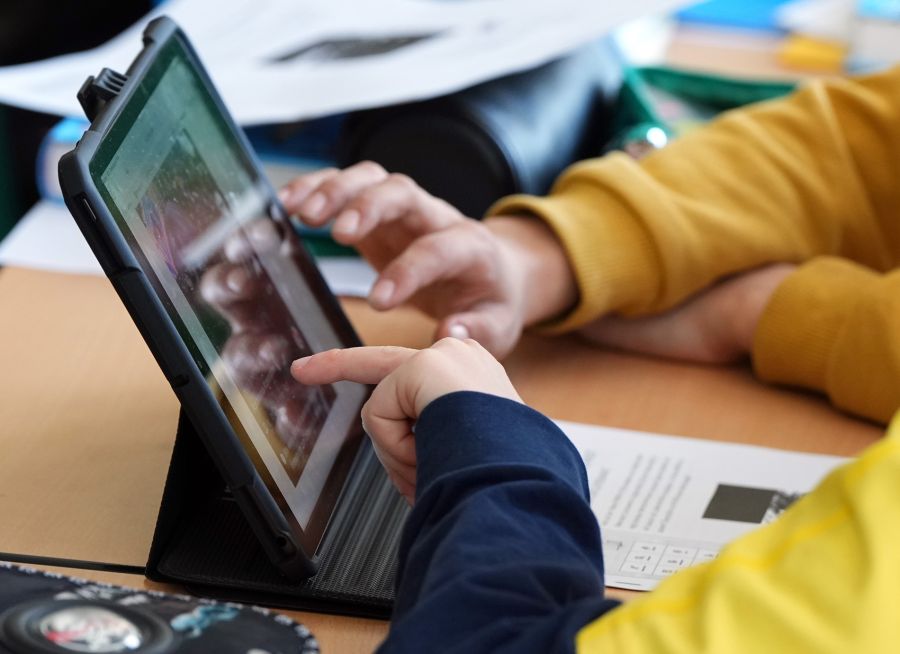 Bildung: Kinder lernen selbstständig.