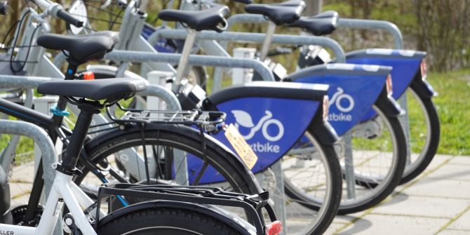 Velo Parkplatz Fahrrad ÖV