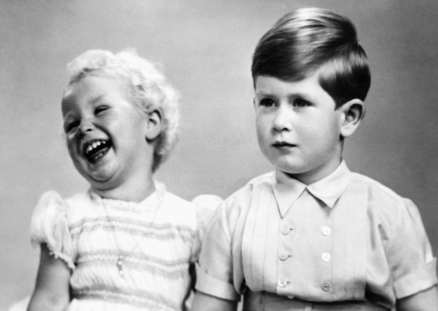 Seine Eltern waren viel beschäftigt und viel unterwegs, der kleine Charles wurde von Kindermädchen betreut.