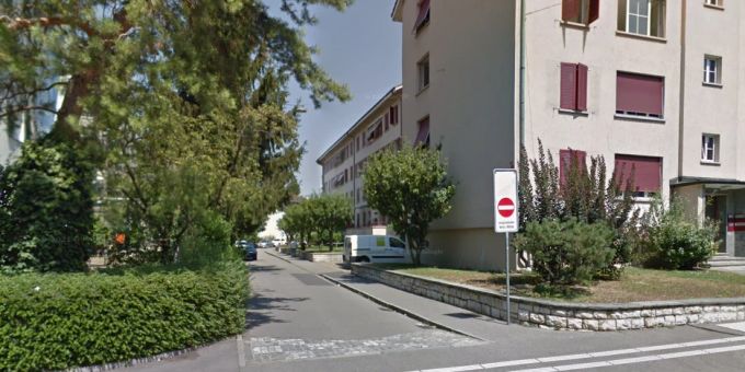Täter flüchtig - Leblose Frau in Basler Treppenhaus gefunden
