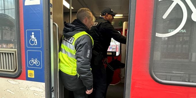 Grosskontrolle im und um den Bahnhof SBB. Grosskontrolle