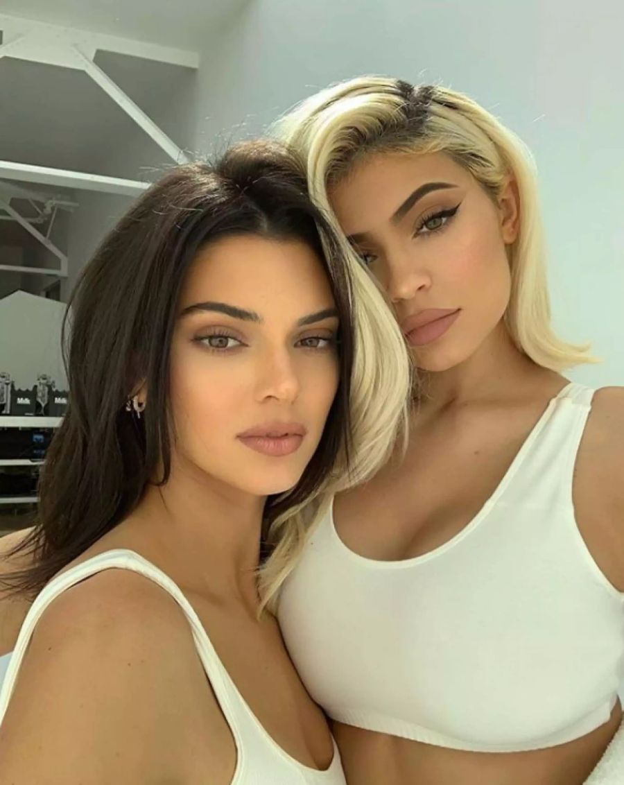 Kendall (links) und Kylie Jenner machen auch geschäftlich gemeinsame Sache.