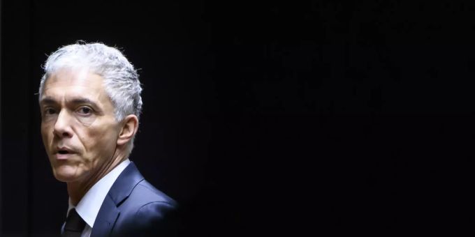 Bundesanwalt Michael Lauber ist wegen der Fifa-Affäre unter Druck. Die Gerichtskommission empfiehlt, seine Wiederwahl zu verschieben. (Archivbild) fifa affäre