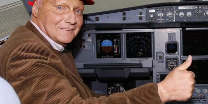 Der ehemalige Formel-1-Weltmeister Niki Lauda liebte auch die Fliegerei. Foto: Maurizio Gambarini Der ehemalige Formel-1-Weltmeister Niki Lauda liebte auch die Fliegerei. Foto: Maurizio Gambarini