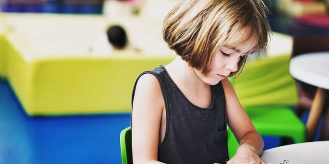 Bessere Konzentration in der Schule dank Zweisprachigkeit? Schülerin