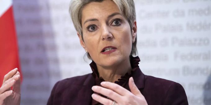 «Schweizer Brexit» - Keller-Sutter schiesst scharf gegen SVP-Initiative