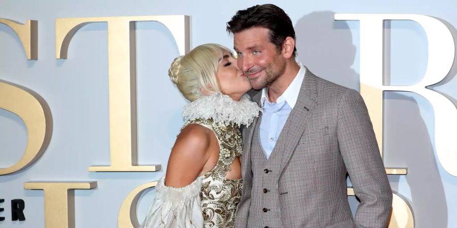 Sie flirteten in aller Öffentlichkeit: Lady Gaga und Bradley Cooper heizten die Liebesgerüchte zünftig an. Jetzt kommt heraus: Alles nur Show!