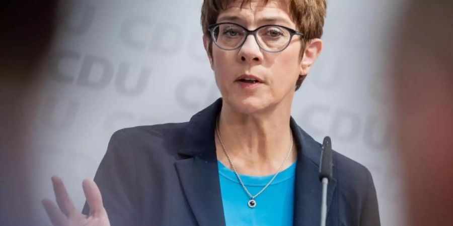 «Ich habe mit Interesse gelesen, was die SPD vor der Wahl schon alles ausgeschlossen hat, bevor der Wähler überhaupt entschieden hat. Das ist arrogant und respektlos gegenüber dem Wählerwillen», sagt Kramp-Karrenbauer. Foto: Michael Kappeler