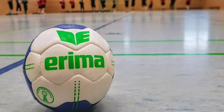 Handball von erima.