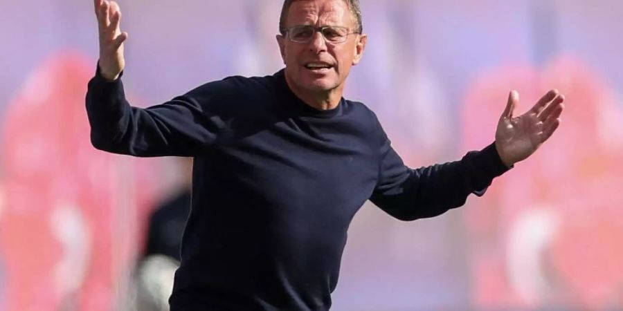 Trainer und Sportdirektor Ralf Rangnick erlebte beim Sieg der Leipziger über den SC Freiburg ein Gefühlschaos. Foto: Jan Woitas/dpa