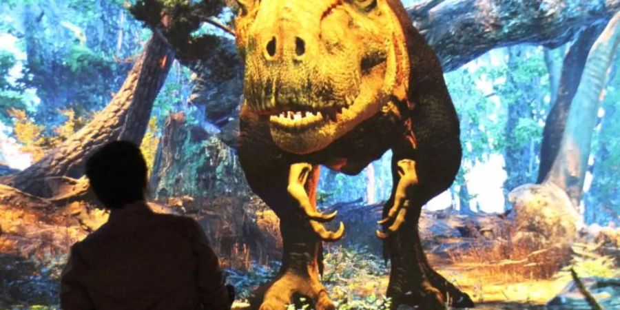 Ein interaktives Videospiel in der Ausstellung «T. rex: The Ultimate Predator». Foto: Christina Horsten