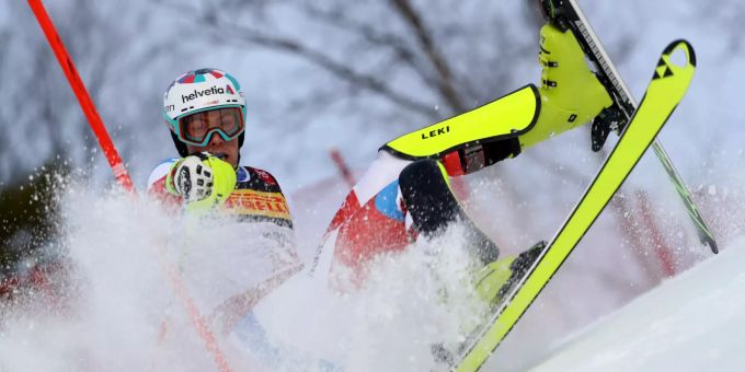 Pech im WM-Slalom - Hirscher dominiert 1. Lauf, Meillard auf 7. Platz