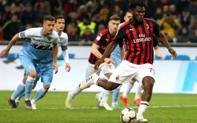Milan-Star Franck Kessié (rechts) wechselte für rund 25 Millionen Euro von Atalanta zu den Rossoneri. Atalanta
