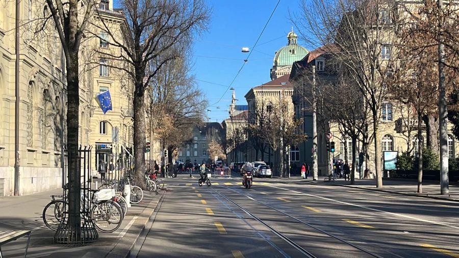 Beim Bundeshaus fand am Dienstagnachmittag ein Grosseinsatz der Polizei statt.