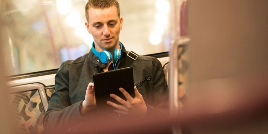 Funklöcher: Laut einer Befragung treten sie typischerweise auch unterwegs in der U-Bahn auf.