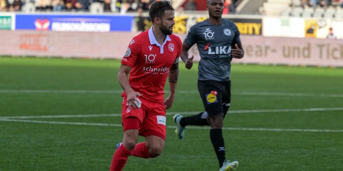 FC Thun Verteidiger Nicola Sutter beim Heimspiel in Stockhorn Arena. FC Thun