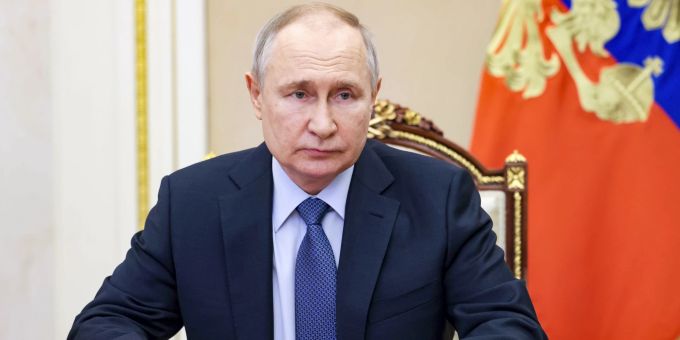 Wladimir Putin hat das umstrittene Gesetz zur Kritik an «freiwilligen» Kämpfern ratifiziert. Wladimir Putin