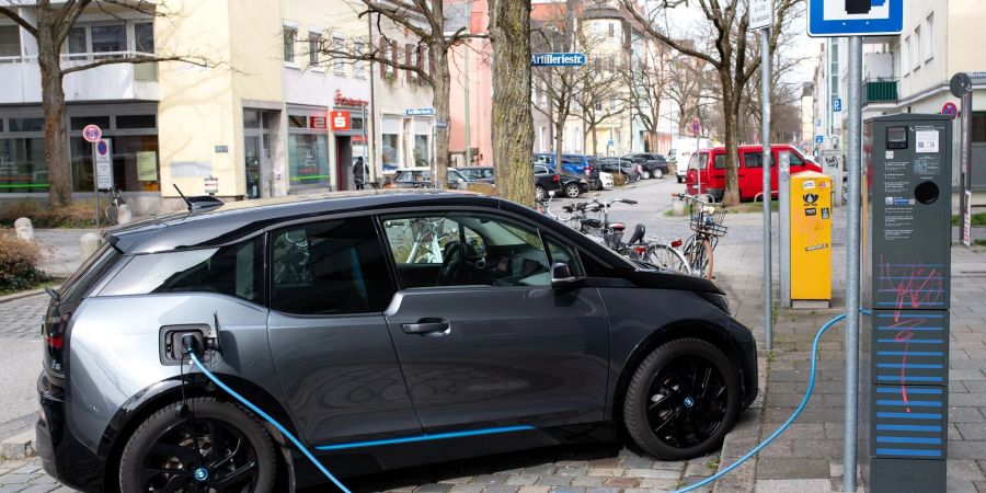 Unter den grossen deutschen Städten fahren die Einwohner von Stuttgart, Münster, Bielefeld und München besonders häufig mit Elektroautos.