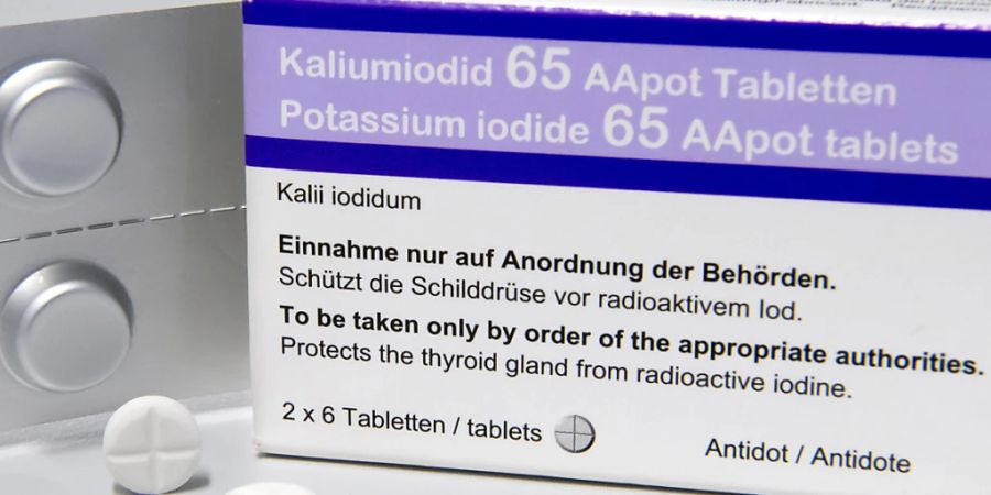 Der Bundesrat will die Betreiber der Kernkraftwerke verpflichten, die Kosten für die Verteilung der Jodtabletten im Umkreis von 50 Kilometern um ein Werk zu übernehmen. (Archivbild)