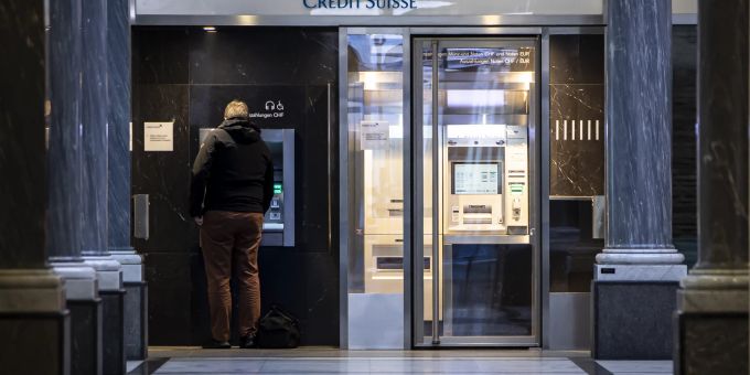Ein Bankomat der Credit Suisse. Credit Suisse