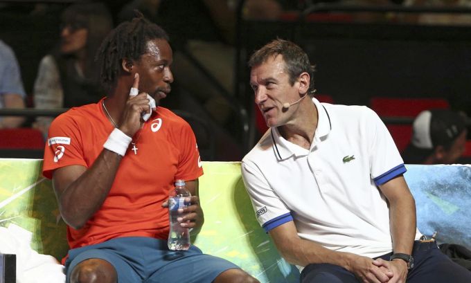 Die schwedische Tennis-Legende Mats Wilander (r) sieht bei einem Comeback von Rafael Nadal einige Hürden. Rafael Nadal Mats Wilander