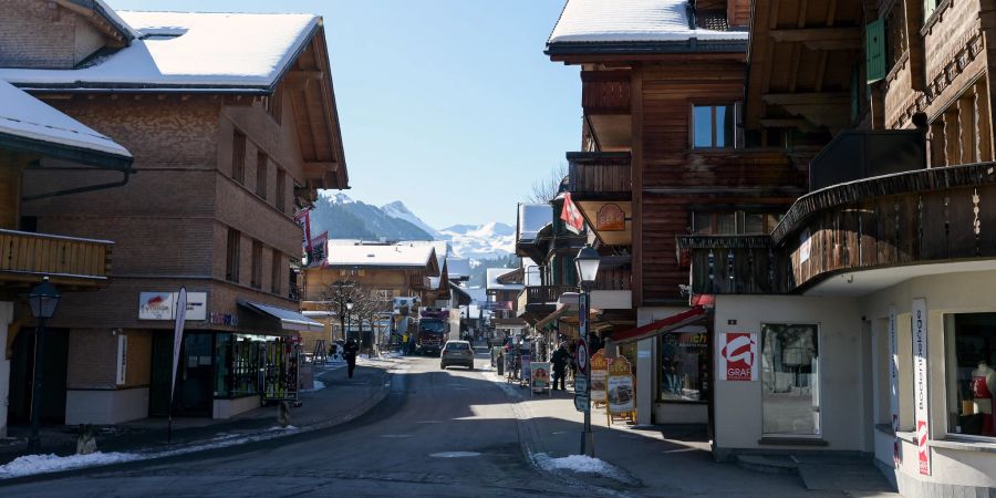 Die Dorfstrasse in Adelboden. - Region Frutigen-Adelboden