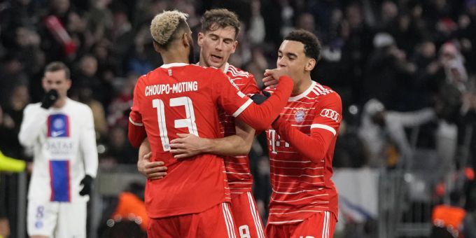 Eric Maxim Choupo-Moting schiesst Bayern München in Front. Bayern München