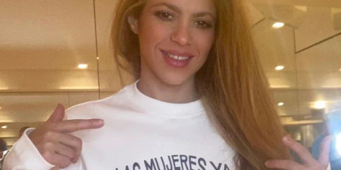 Abrechnung mit Piqué - Superstar Shakira verkauft jetzt Trennungs-Pulli