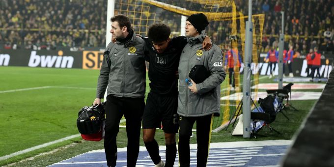 Dortmunds Karim Adeyemi musste gegen die Hertha verletzt vom Platz. Dortmunds Karim Adeyemi musste gegen die Hertha verletzt vom Platz.