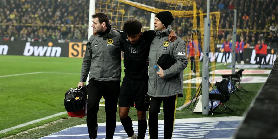 Dortmunds Karim Adeyemi musste gegen die Hertha verletzt vom Platz.