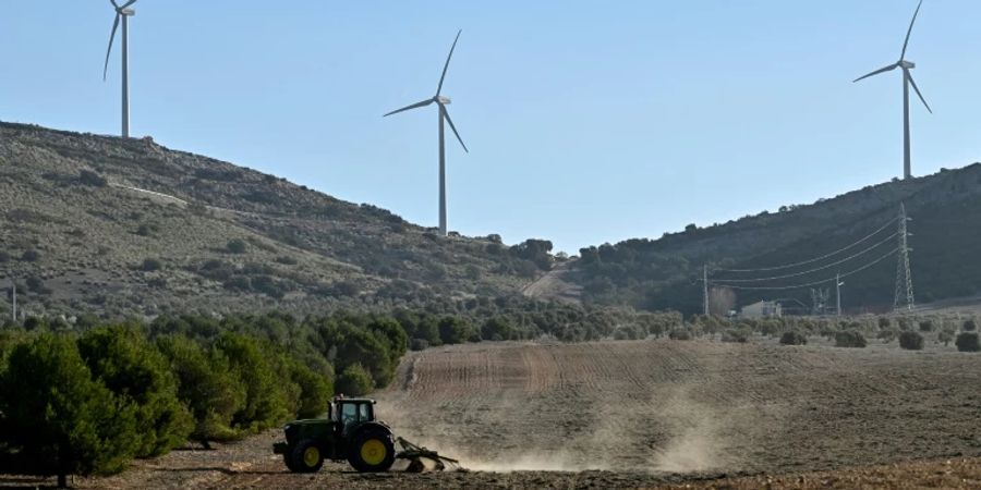 Ein Windpark bei Toledo in Spanien
