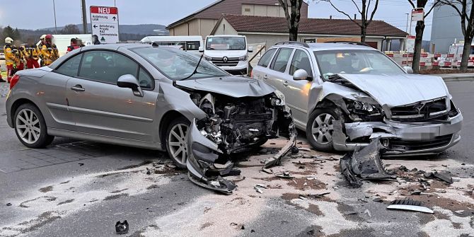 Bei der Frontalkollision wurden zwei Personen verletzt