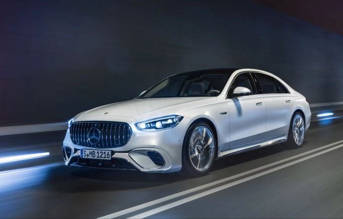 Die Fahrleistungen des Mercedes-AMG S 63 E Performance sind gigantisch – dank 802PS Systemleistung Mercedes-AMG S 63 E