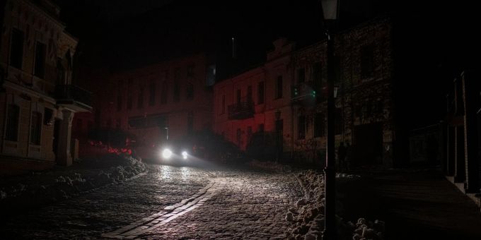 Nach Angriffen - Ukraine beginnt sich von massiven Blackouts zu erholen