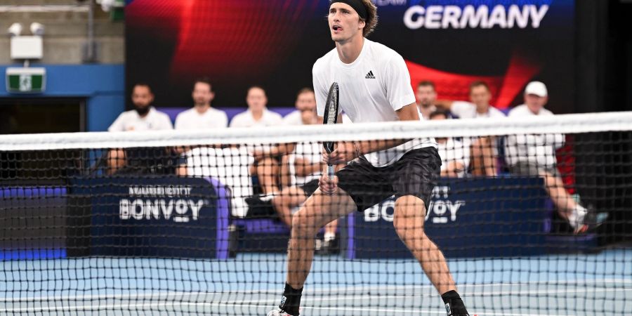 Tennis-Olympiasieger Alexander Zverev geht bei einer Benefizveranstaltung in Melbourne an den Start.