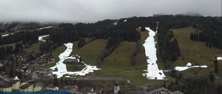 Nach den extrem warmen Temperaturen können das die Skigebiete dringend brauchen.