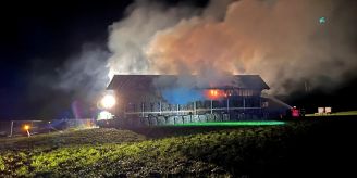 Rafz ZH - Grosser Sachschaden bei Brand in einer Scheune