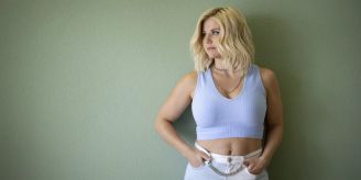 Beatrice Egli - Verführerisch im transparenten Outfit Beatrice Egli - Verführerisch im transparenten Outfit