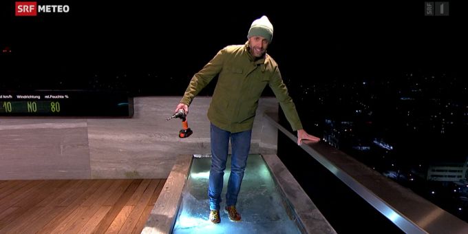 Eis hält nicht - Hier bricht SRF-Wetterfrosch in Meteo-Brunnen ein