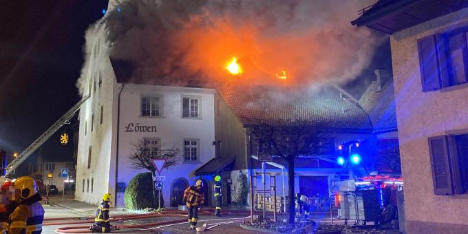 Bei dem Brand wurde das Restaurant Löwen in Erlinsbach stark beschädigt. Erlinsbach