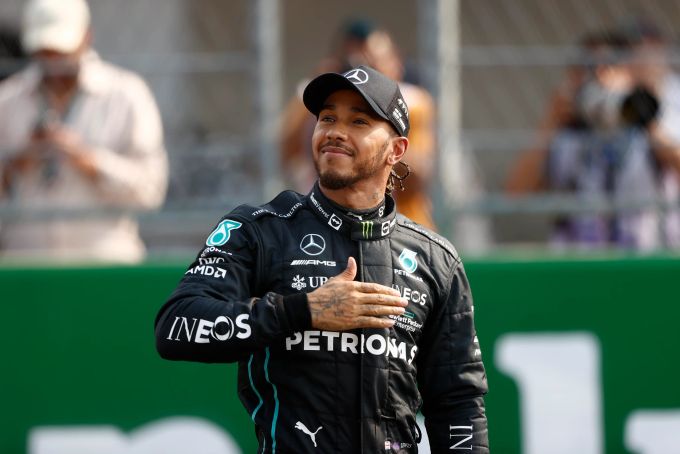 Lewis Hamilton möchte seine Karriere bei Mercedes in der Formel 1 weiter fortsetzen. Lewis Hamilton Mercedes
