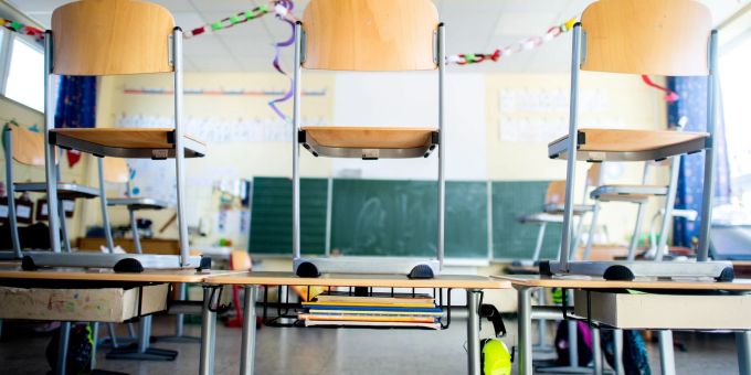 Der Grundschule gelinge es in vielen Fällen nicht, grundlegende Kompetenzen an alle Kinder zu vermitteln. Der Grundschule gelinge es in vielen Fällen nicht, grundlegende Kompetenzen an alle Kinder zu vermitteln.